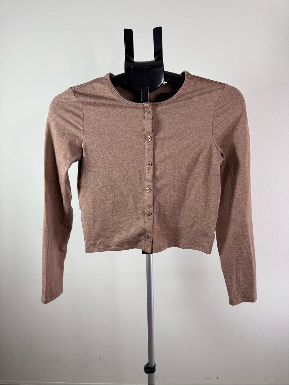 Vuori Brown Long Sleeve Button-Front Crop Top